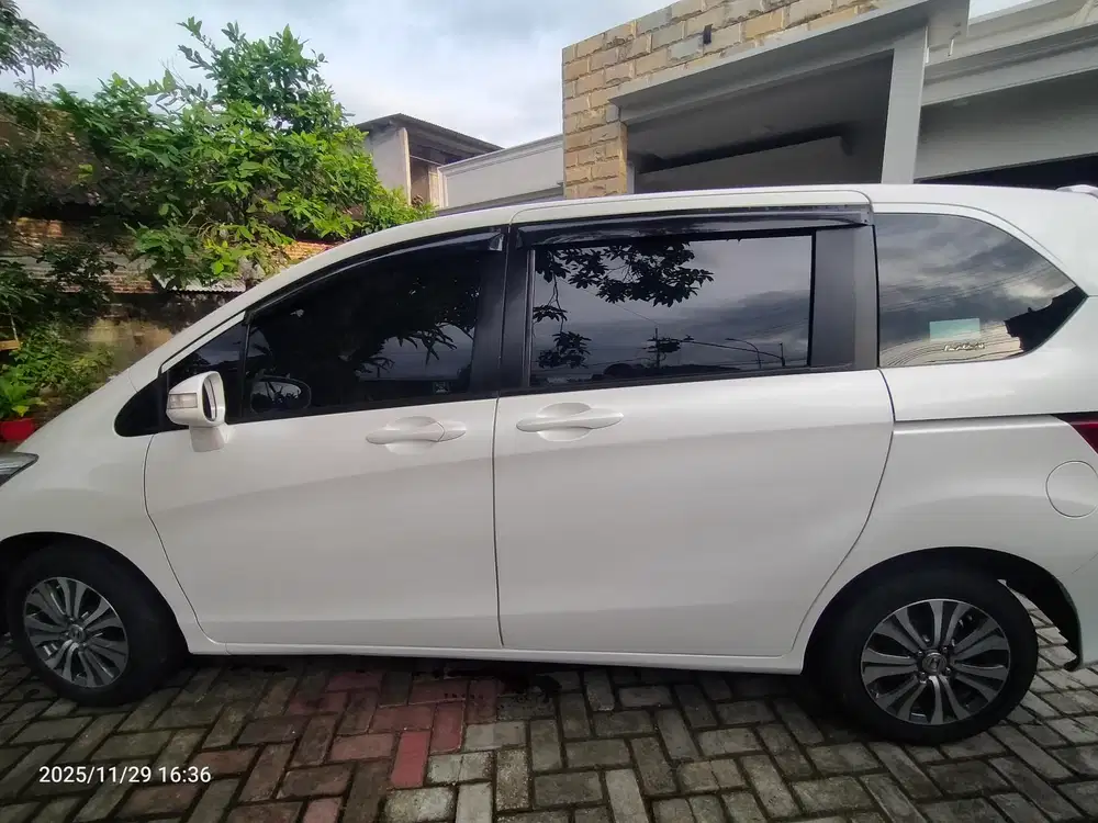 Honda Freed 2012 Bensin