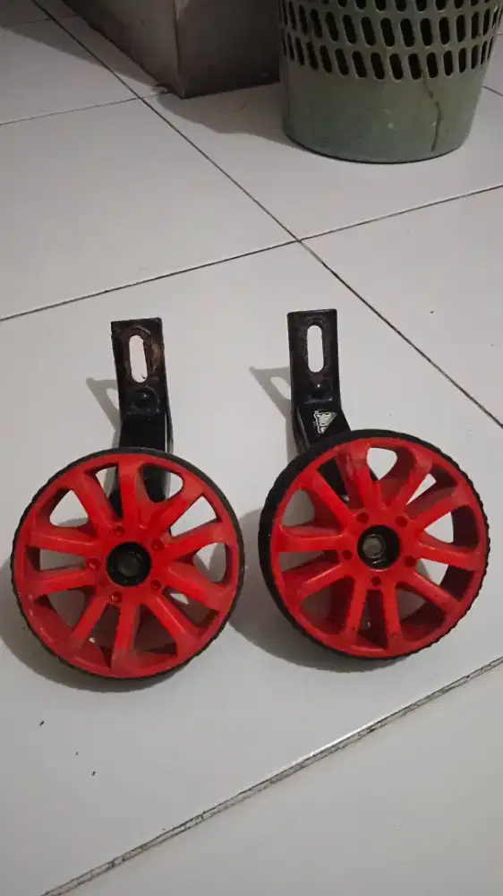 Roda bantu sepeda anak