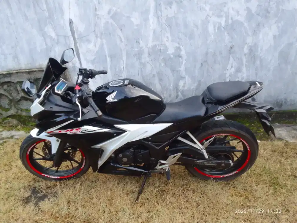 2017 CBR 150R ISTIMEWA