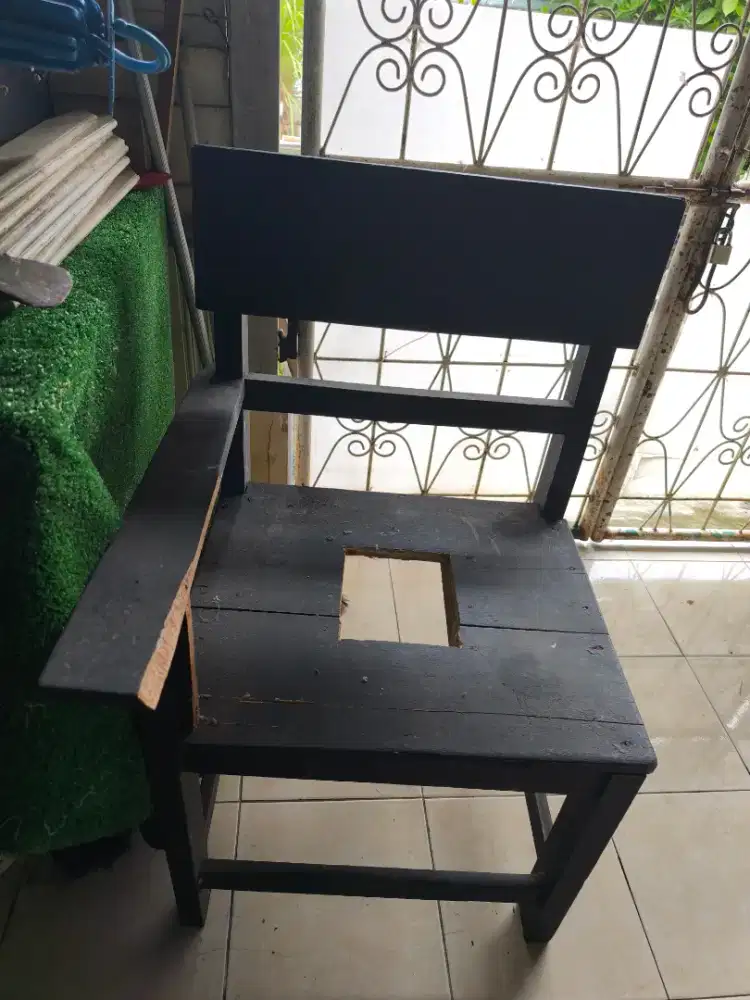 Kursi buang air lansia stroke orang sakit