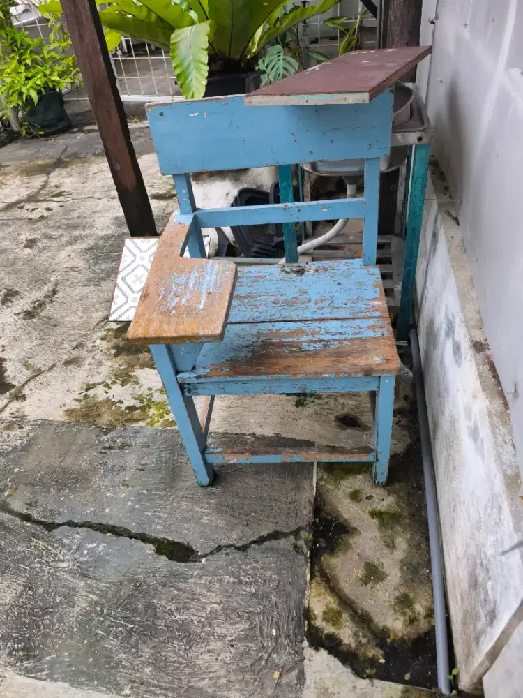 Kursi bangku sekolah kuliah kayu