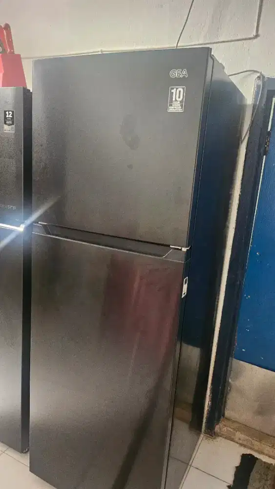 DIJUAL KULKAS MEREK GEA 2 PINTU GH2HD356