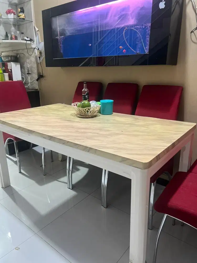 Meja makan informa dan kursi informa