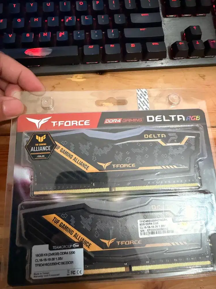 RAM DDR4 T FORCE DELTA RGB