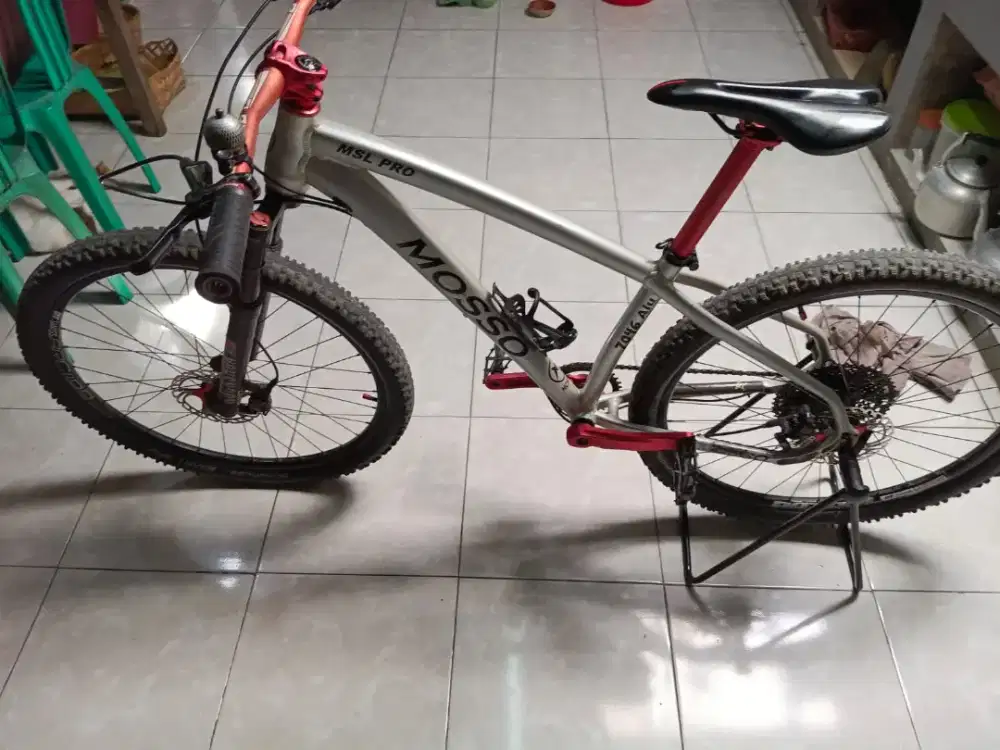 Sepeda rakitan mosso