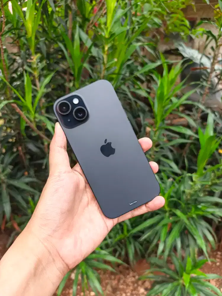 iPhone 15 basic 256gb Digimap Fullset Mulus garansi on