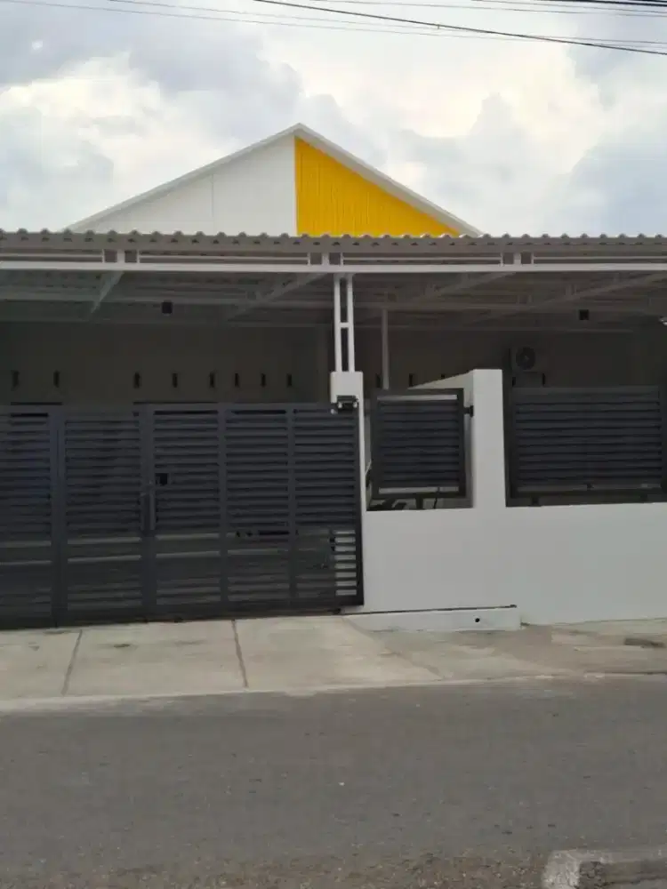 DISEWAKAN RUMAH BARU TENGAH KOTA