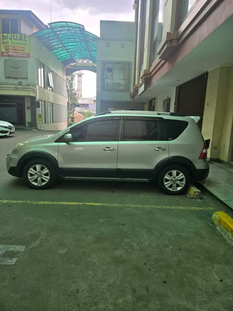 Nissan Livina 2009 Bensin