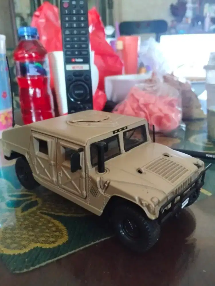 HUMVEE DESSERT SAND 1:27