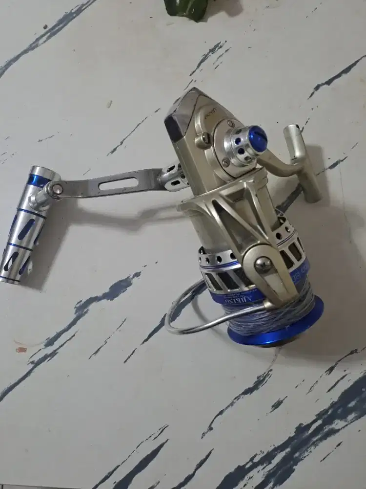 Reel pancing untuk Laut