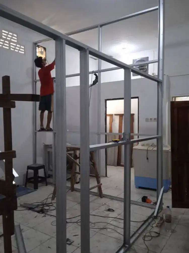 Pemasangan atap baja