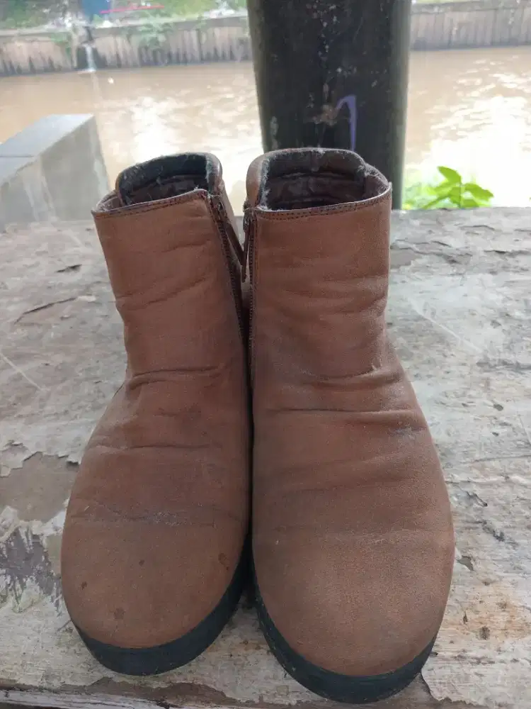 Sepatu sckeceer size 36