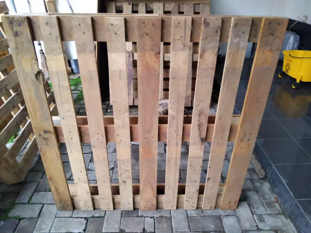 Palet kayu bekas