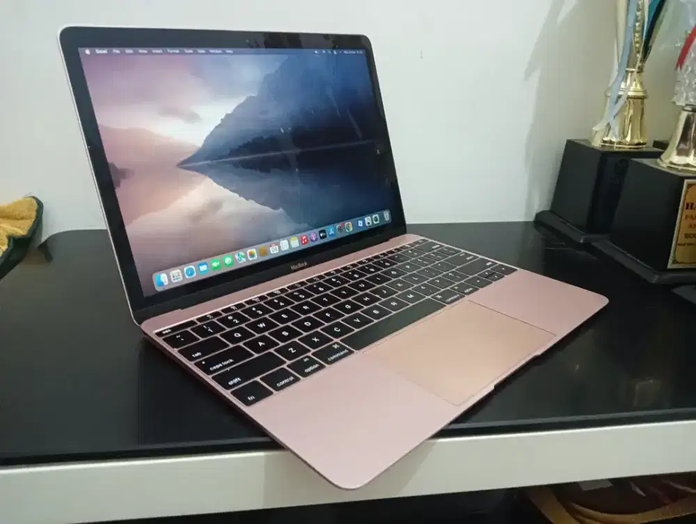 Macbook Early 2016, Retina, 12 Inchi slim tipis mewah