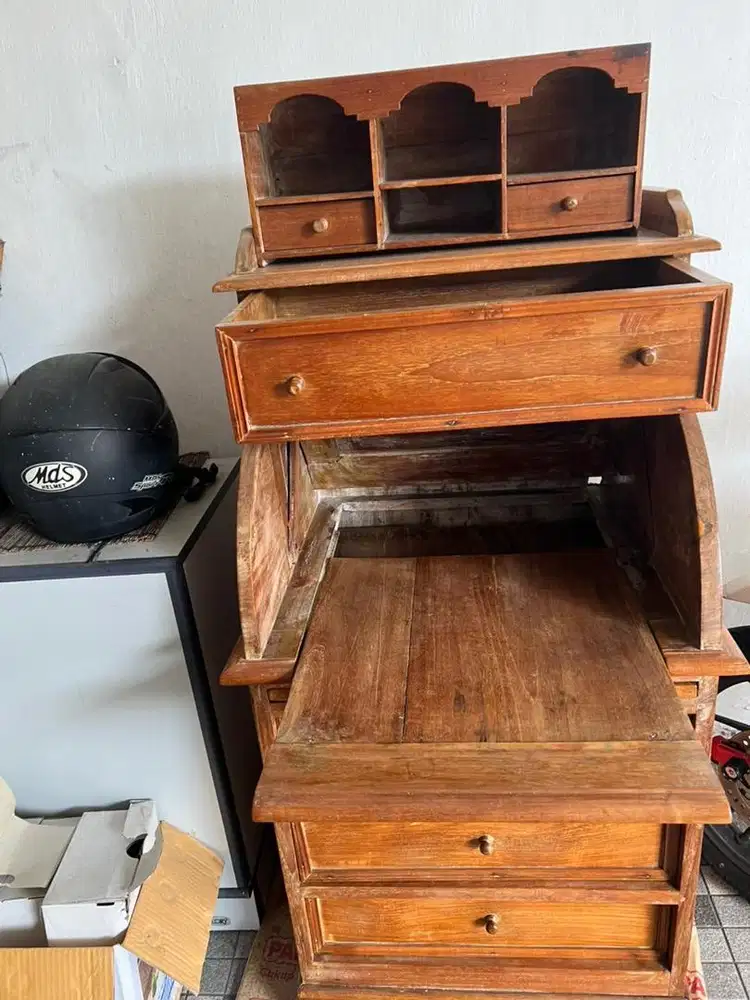 Meja belajar antik, unik dan kokoh