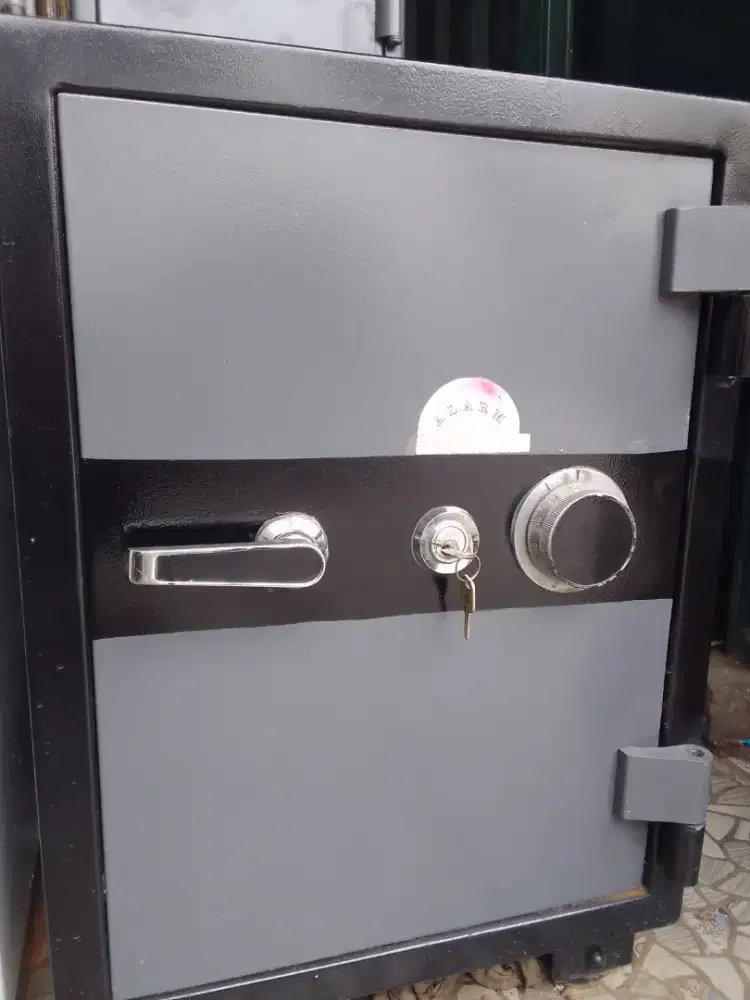 Jual murah Brankas untuk keamanan dokumen penting anda