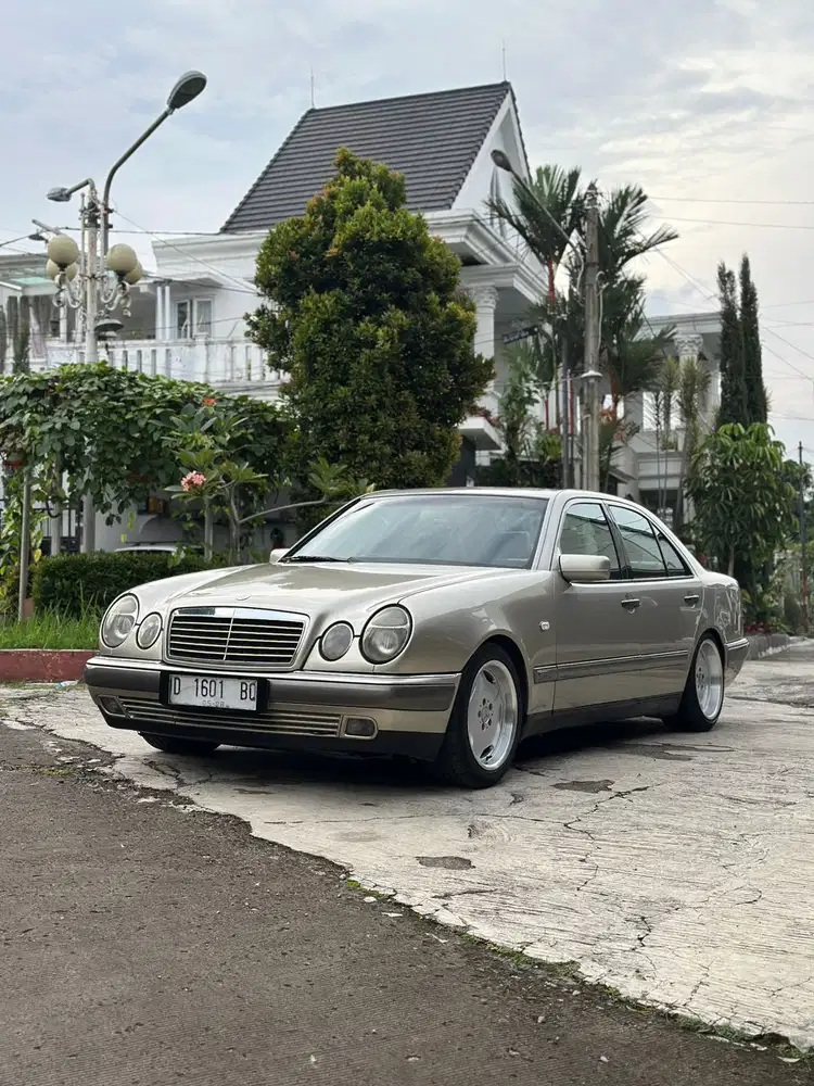 Mercedes-Benz E320 1996 Bensin