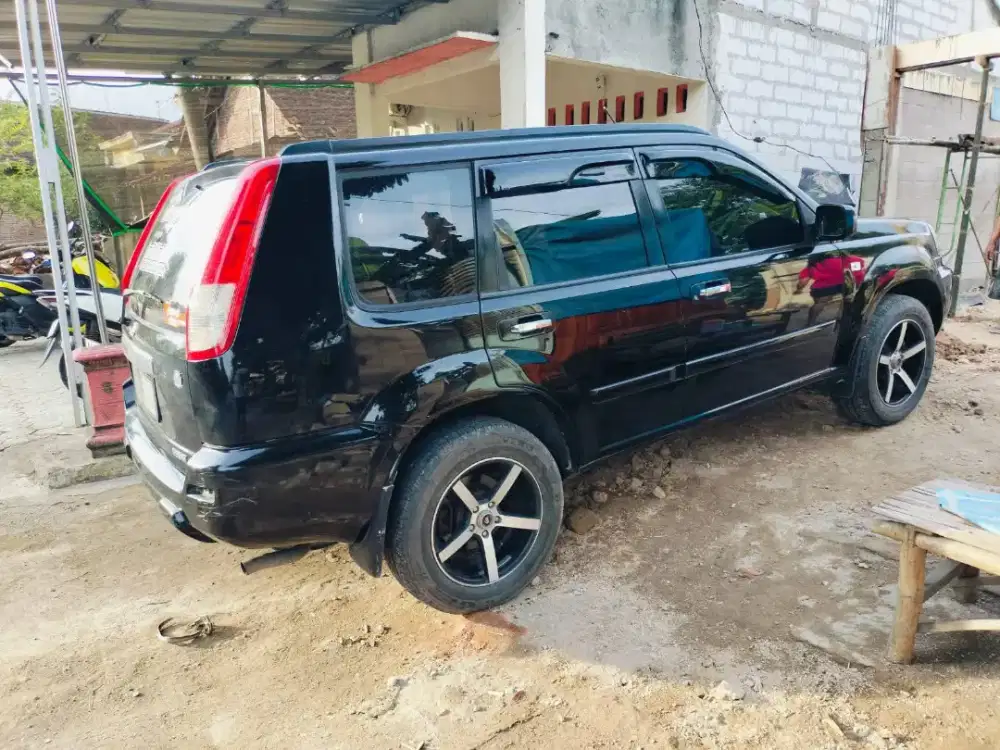 di jual Nisan Xtrail komplit pjk off plat L (metic) tahun 2005