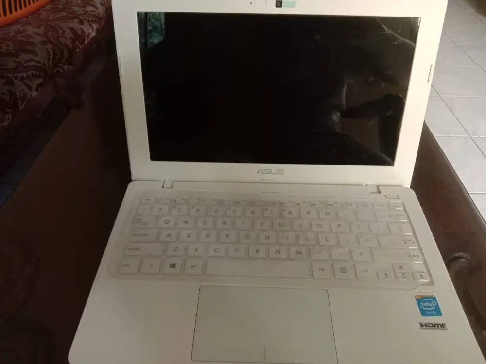 Dijual Laptop X200CA Bekas pakai ( kondisi nyala )