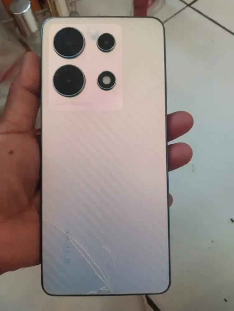 Infinix Note 30  8+5/256  minus retak tutup belakang retak layar