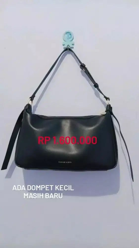 Tas Samping Charles Keith