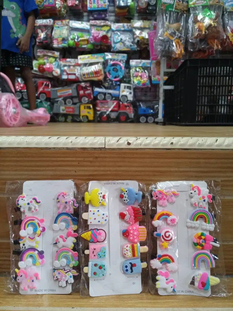 mainan anak jepit karakter isi 10