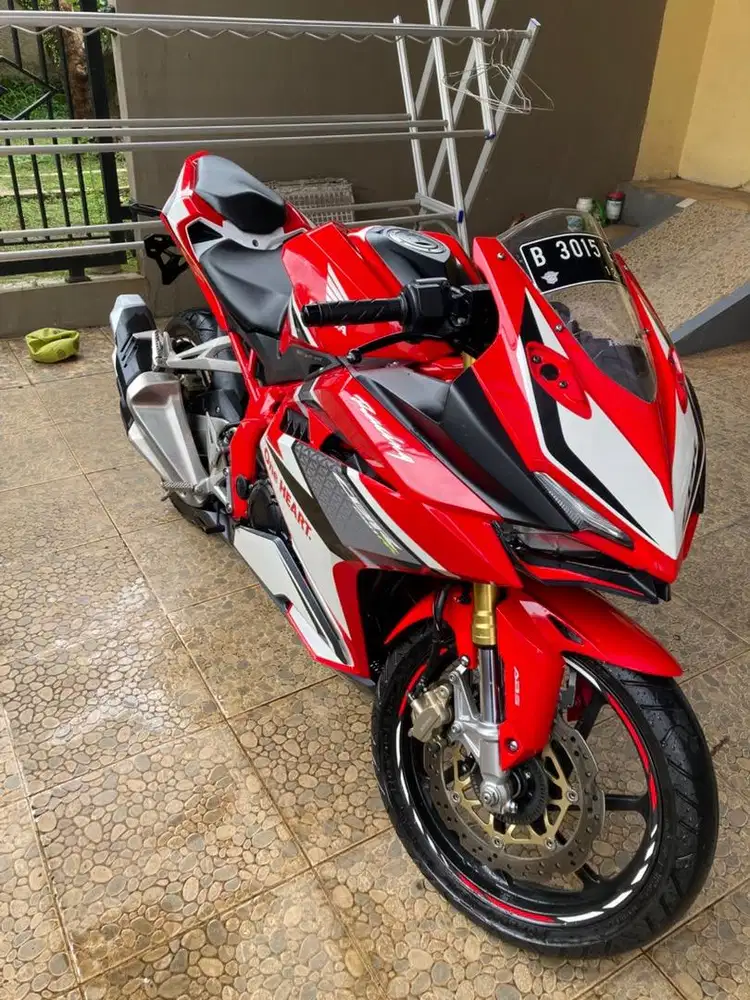 Di jual motor honda cbr
