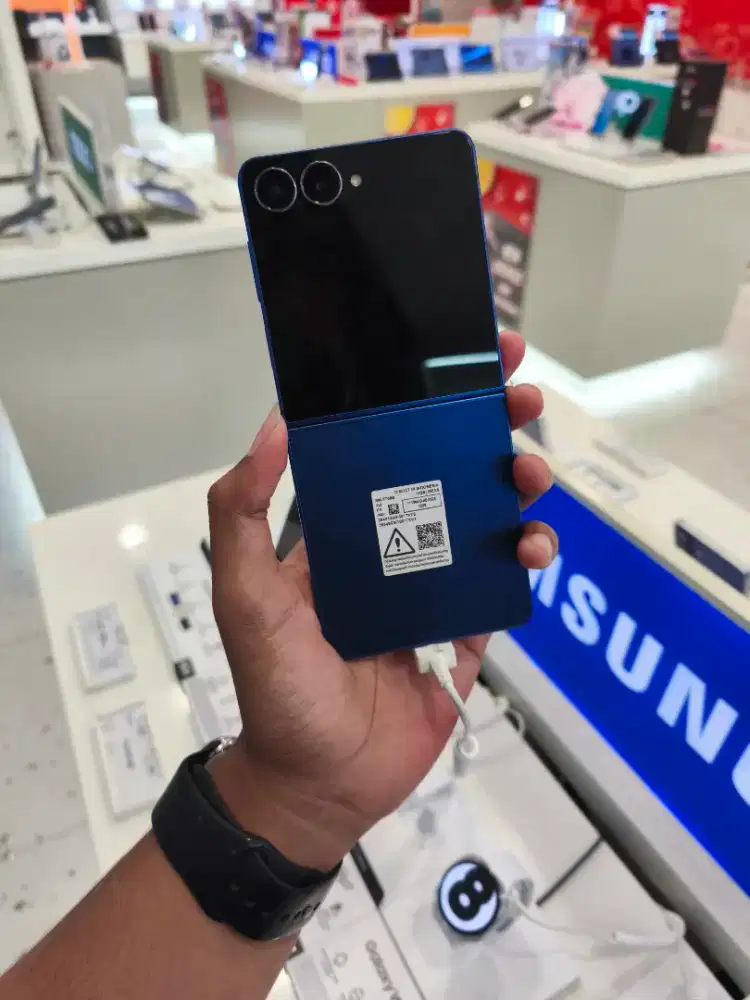 SAMSUNG Z FLIP7,BISA DIKREDIT TANPA KARTU KREDIT,DP 0% FREE 2X CICILAN