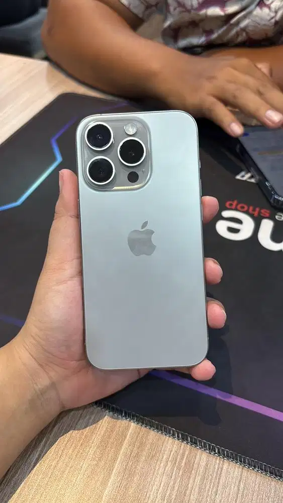 15 PRO 256 NATURAL TITANIUM