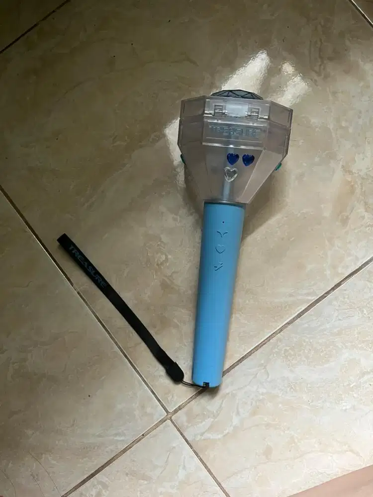 TREASURE Lightstick Ver.1 (Teume Bong)