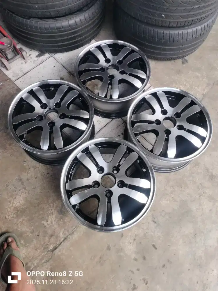 Jual vleg OEM CR-V R15 kond mulus 5x114 co2k buat luxsio granmek dll.