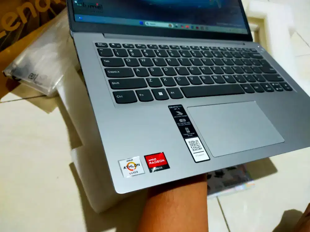 Dijual laptop Lenovo Ideapad Ram 8GB SSD 256GB Win 11 grnsi on 21Bln