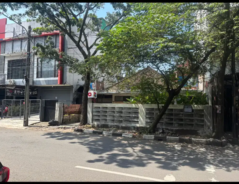 Dijual Rumah Pinggir Jalan Utama - lokasi sangat strategis di Bandung