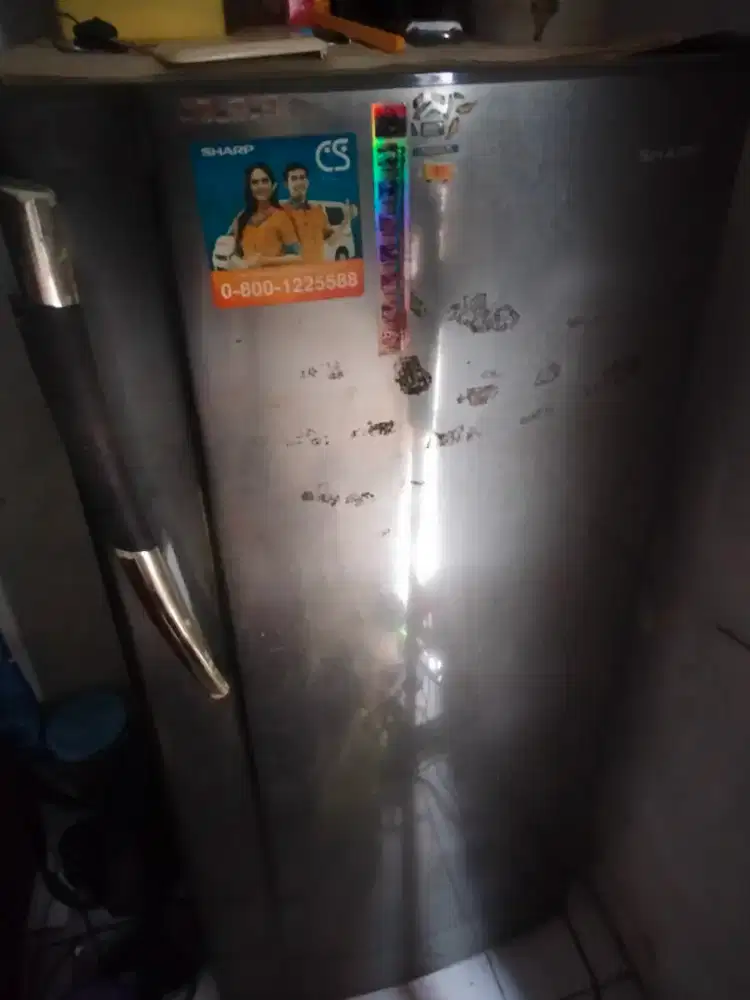 Dijual kulkas merk Sharp