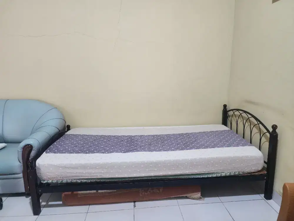 Tempat tidur (Dipan + Kasur)