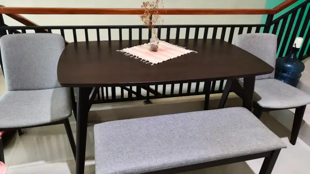 Dijual Meja Makan set Informa, satu set