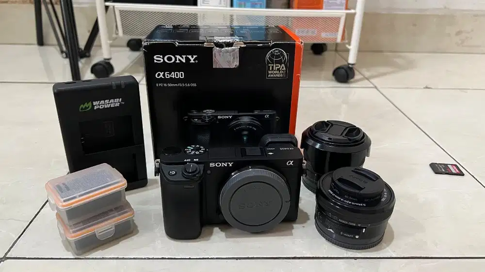 Sony A6400 Fullsett + Lensa Sony F.18 35MM