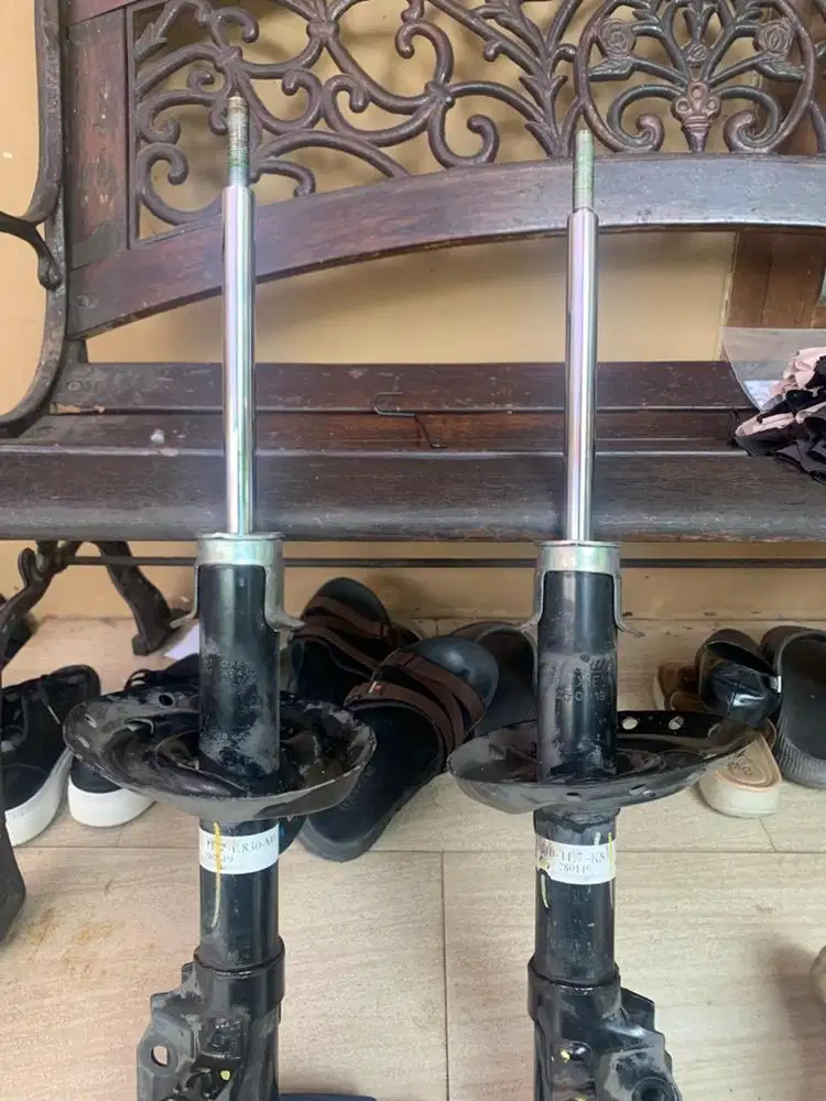 Shockbreaker Depan Mobilio