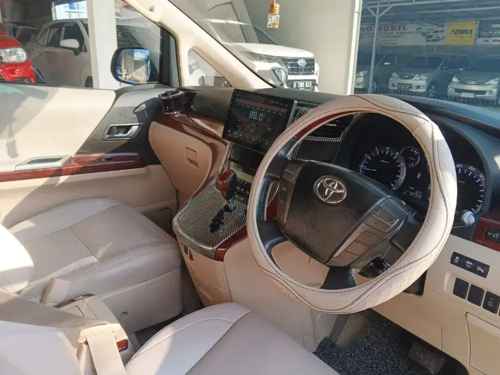 Toyota vellfire 2010