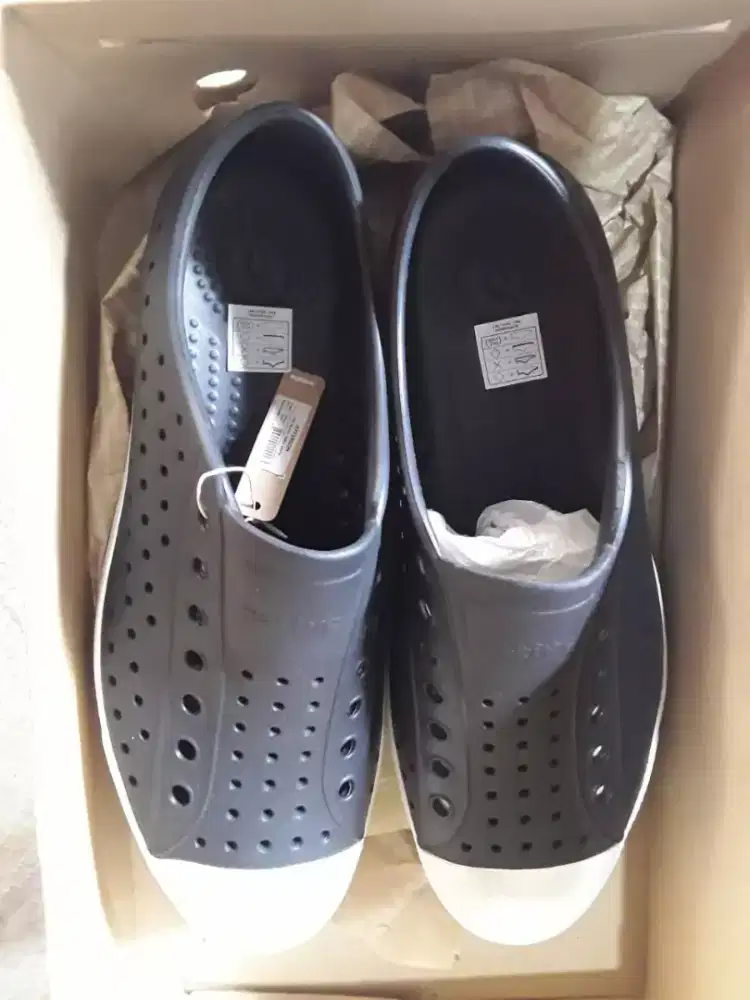 Sepatu dewasa native kondisi baru BNIB