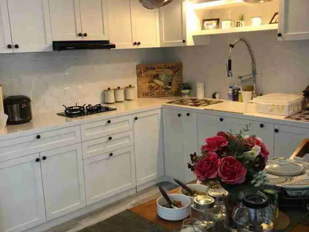 Rumah Cantik Konsep Mezzanine Furnished  Lokasi Strategis