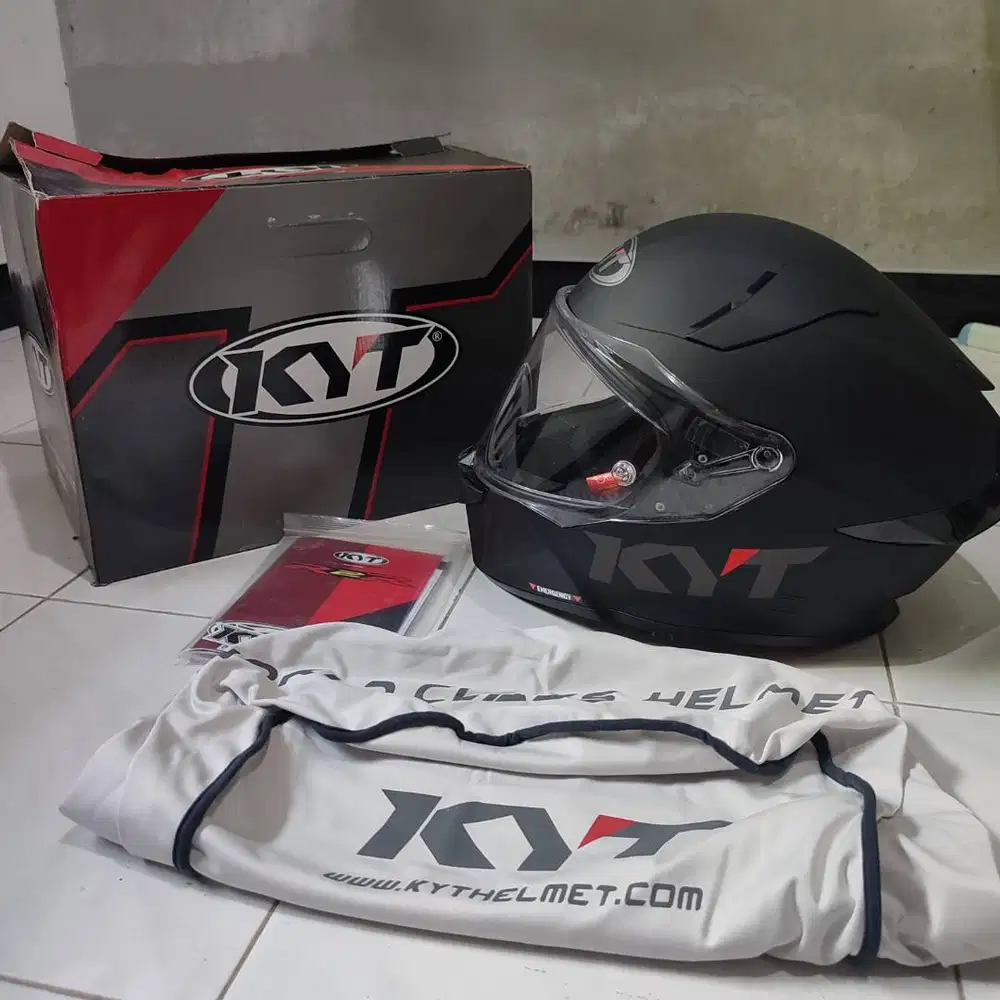 Helm KYT R2R Matt Black size L like new