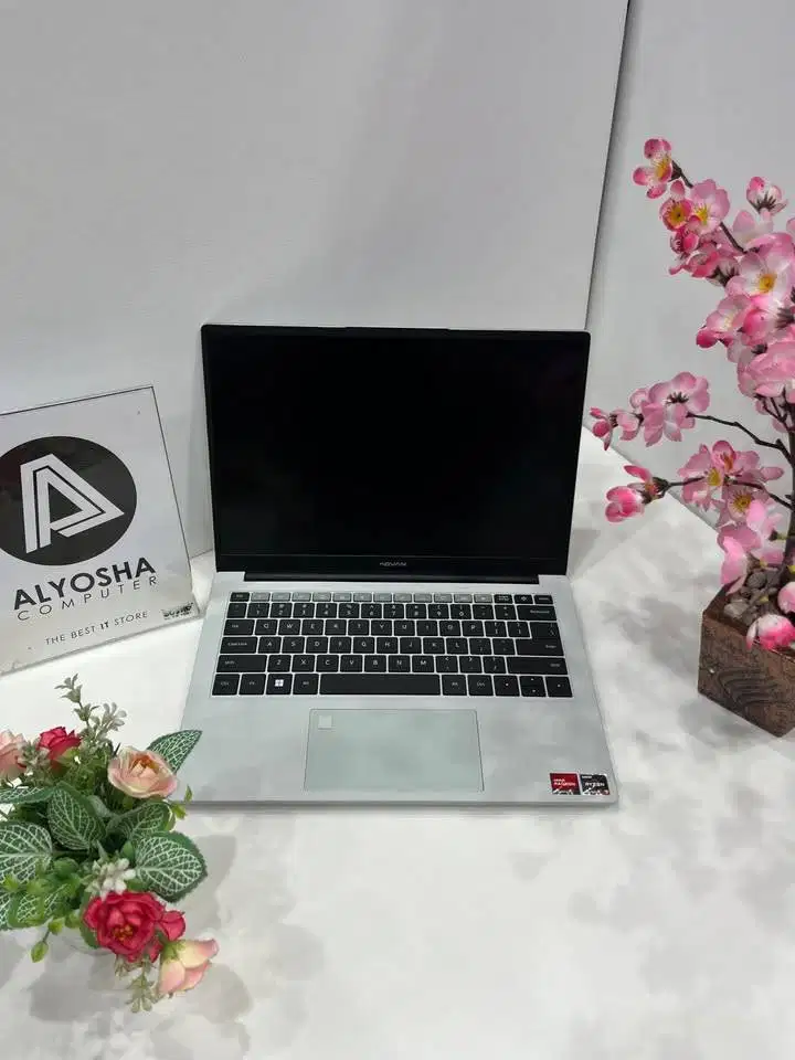 Advan x Darbotz WorkPlus Ryzen 7 7735HS 16GB SSD 512GB 14″ WUXGA W11
