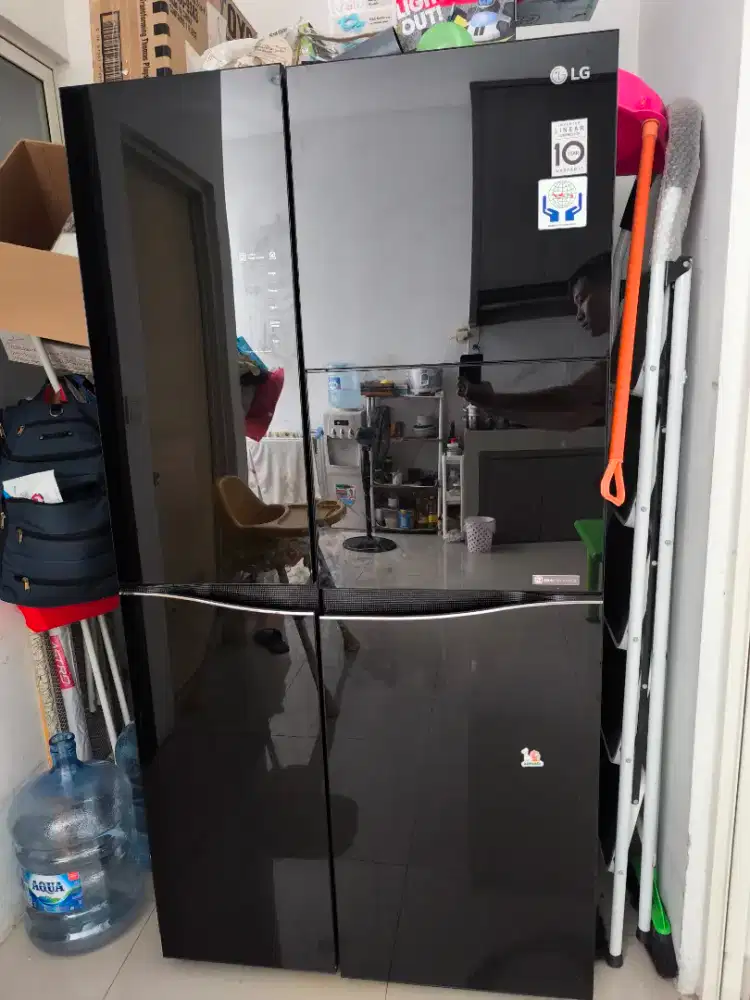 LG Kulkas Side by Side 4 Pintu Black Inverter- Mewah & Hemat Listrik