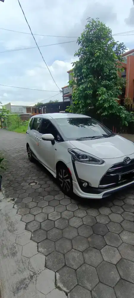 Toyota sienta type Q 2016