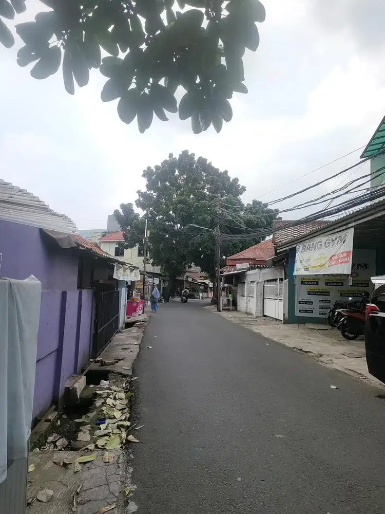 Kontrakan bulanan depan jalan raya 2 mobil