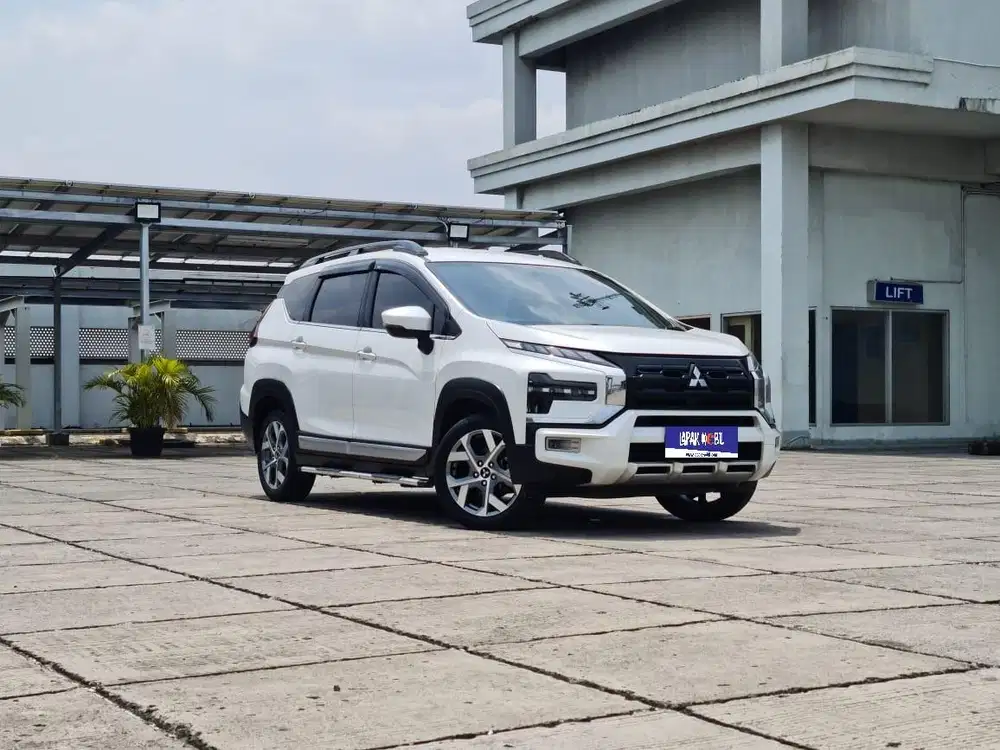 Good Conditions !!! Mitsubishi Xpander 1.5 Cross AT 2023 Putih KM 41RB