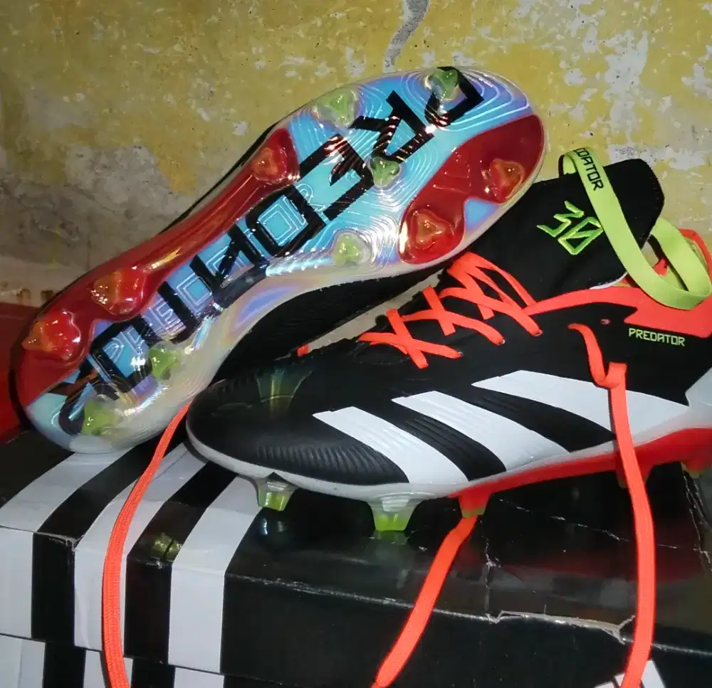 Sepatu bola Adidas predator 30