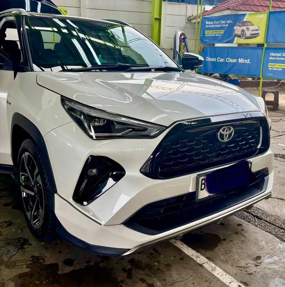 Yaris cross HEV two tone TSS premium color