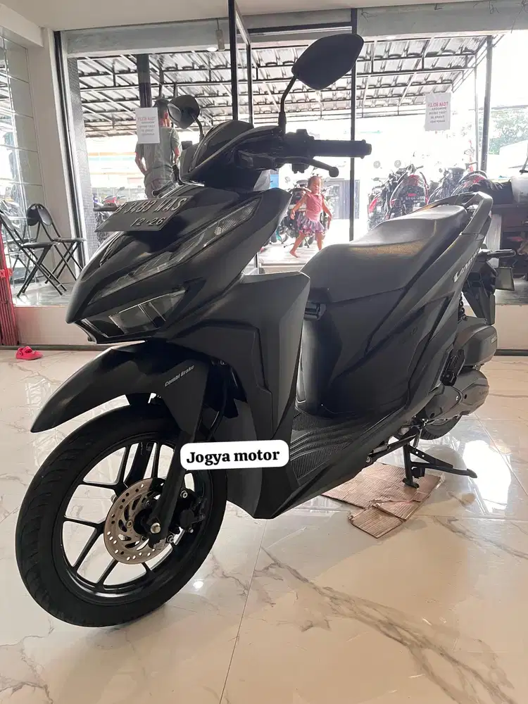 (B) Honda Vario 125 iss tahun 2021